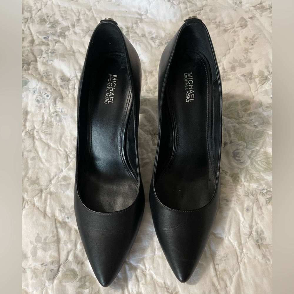 Michael Kors Classic Black Pumps